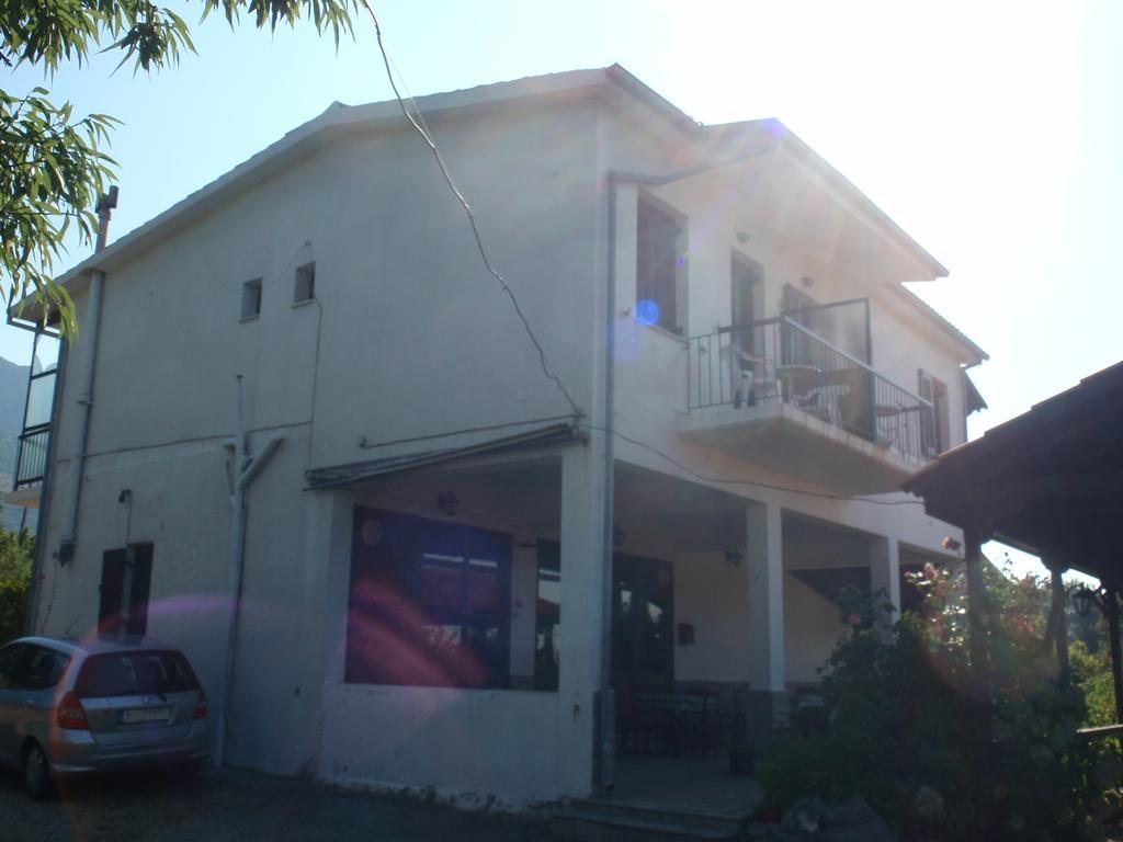 Kariotes Meraklis Rooms المظهر الخارجي الصورة